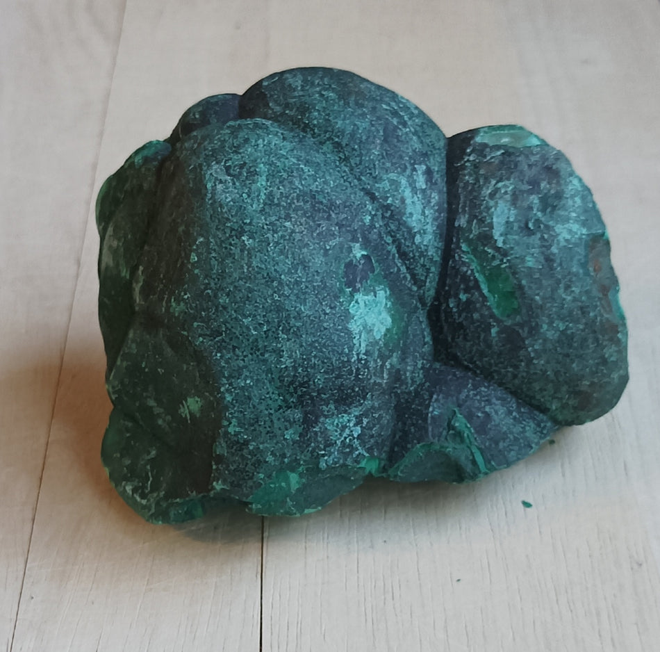 Forme Libre Brute Malachite N°5 –897g (Congo)