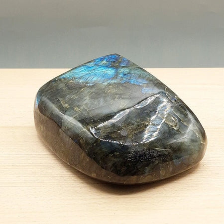 Bloc de Labradorite N°3 - 1740g (Madagascar) - Nature Minérale