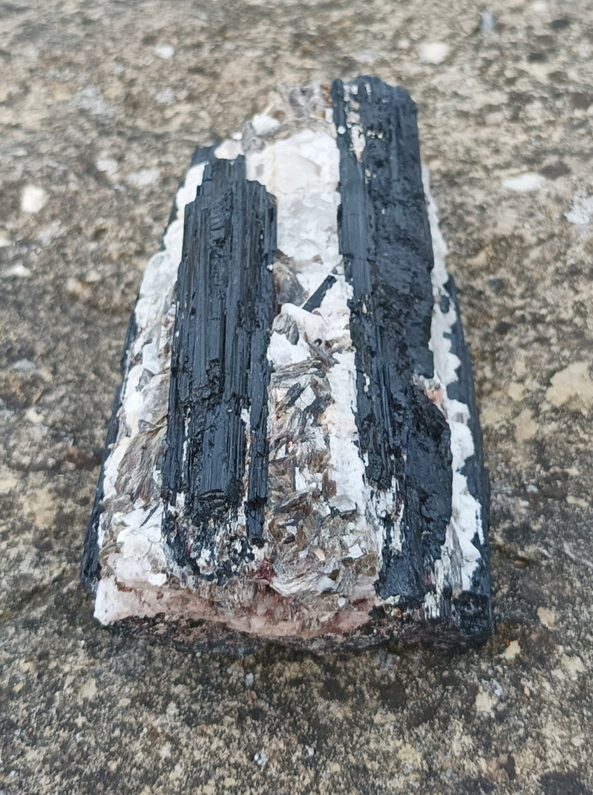 Bloc de Tourmaline 002 - 1234 g (Brésil) - Nature Minérale