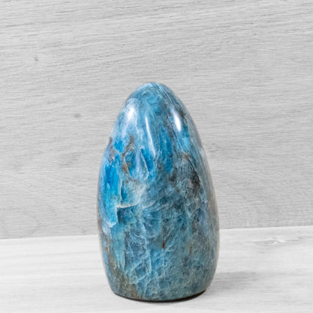 Forme libre : bloc Apatite Bleue n°4 - 665g (Madagascar) - Nature Minérale