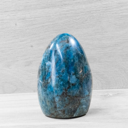 Forme libre : bloc Apatite Bleue n°4 - 665g (Madagascar) - Nature Minérale