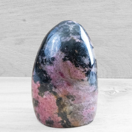 Forme libre : bloc Rhodonite de Madagascar A+n°1 - 656g - Nature Minérale