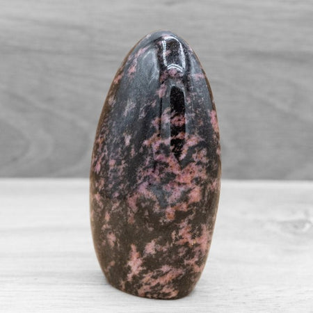 Forme libre : bloc Rhodonite de Madagascar A+n°2 - 470g - Nature Minérale