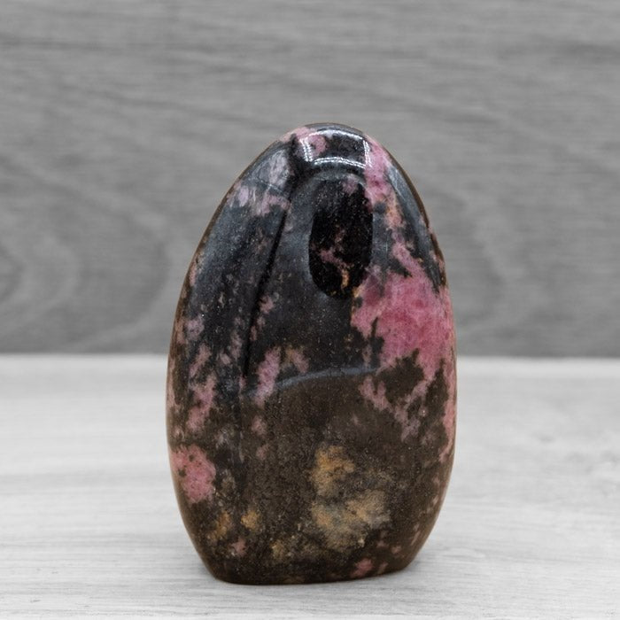 Forme libre : bloc Rhodonite de Madagascar A+n°3 - 266g - Nature Minérale