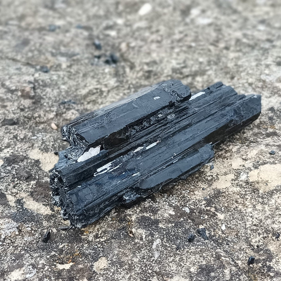 Tourmaline noire brute 2 (93g) (Brésil) - Nature Minérale