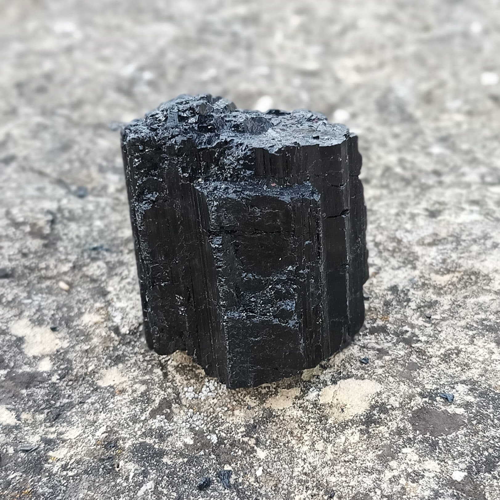 Tourmaline noire brute 7 (286g) (Brésil) - Nature Minérale